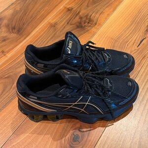 ASICS Men's Black and Gold Athletic Shoes